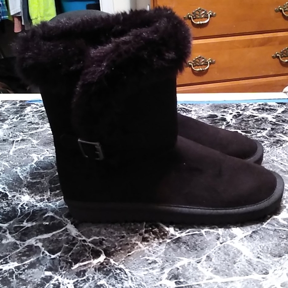 Faux fur lined boots - Picture 3 of 3
